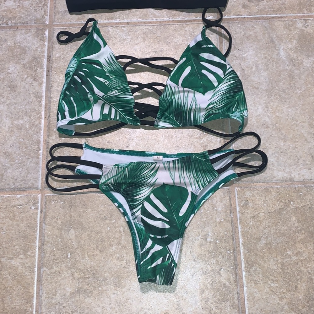 Bathing suits - Picture 3 of 3